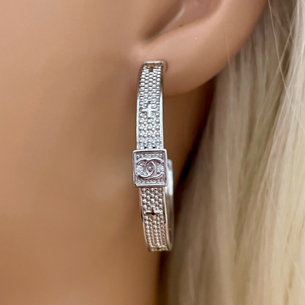 Elegant Silver-Toned Fashion Hoop Earrings